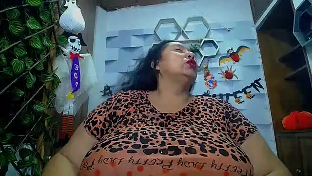 Snapshot of TistMature chatting on 10.21.25 TistMature online show from 10.21.25