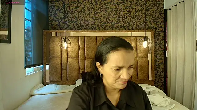 Snapshot of MarilynMiilf_ chatting on 06.12.26 MarilynMiilf online show from 06.12.26