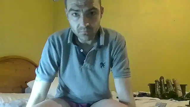 ThatGuyNextDoor1992 online show from 03.04.25