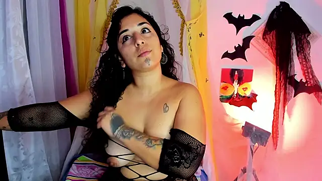 Snapshot of sophiaamethystt chatting on 10.13.25 sophiaamethystt online show from 10.13.25