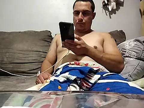 Snapshot of thickcocklatino chatting on 10.25.25 thickcocklatino online show from 10.25.25