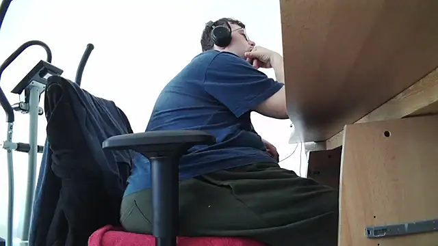Snapshot of chubbysmallcock@xh chatting on 07.05.26 chubbysmallcockxh online show from 07.05.26