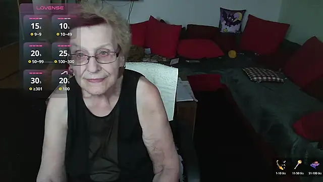 HeisseomaOriginal online show from 11.14.25