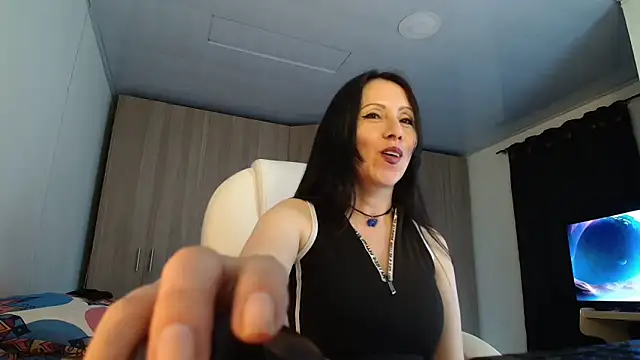 Snapshot of Selene93 chatting on 05.10.26 Selene93 online show from 05.10.26