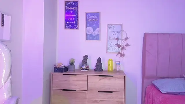 bluee hazell online show from 10.23.25