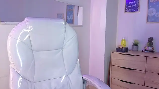 bluee hazell online show from 04.20.26