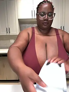 SexyHugeblackTitties online show from 10.29.25