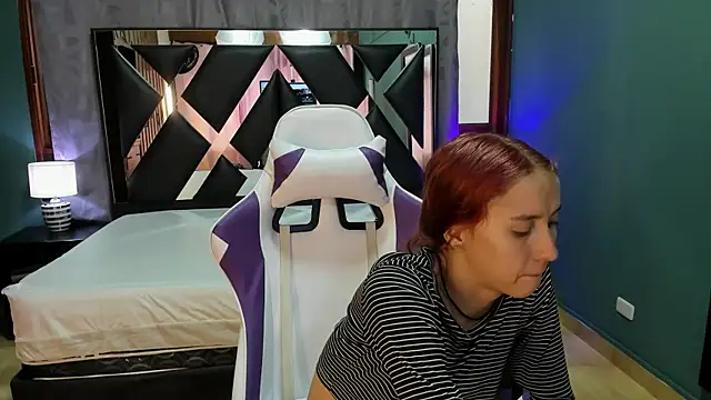Snapshot of Linda4Petite chatting on 12.21.24 Linda4Petite online show from 12.21.24