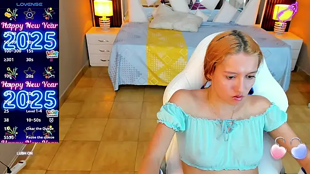 Snapshot of Linda4Petite chatting on 01.19.25 Linda4Petite online show from 01.19.25