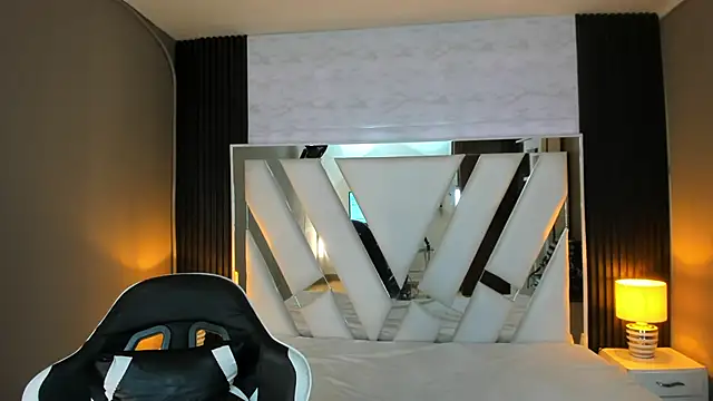 Linda4Petite online show from 12.16.25