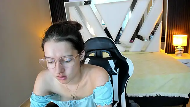 Linda4Petite online show from 01.07.26