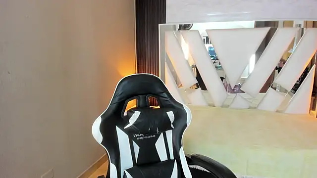 Linda4Petite online show from 04.05.26