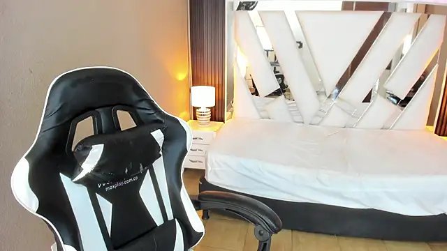 Linda4Petite online show from 04.12.26