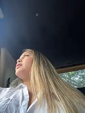 lunablossom  online show from 02.21.26