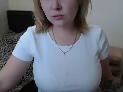 Snapshot of leeilawow chatting on 05.27.26 leeilawow online show from 05.27.26
