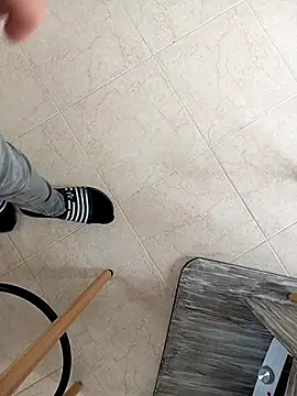 Snapshot of mickzizi chatting on 03.10.25 mickzizi online show from 03.10.25