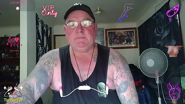 Snapshot of HOTANAL chatting on 06.10.26 HOTANAL online show from 06.10.26