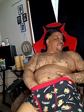 Snapshot of yellowwetfox chatting on 01.01.25 yellowwetfox online show from 01.01.25