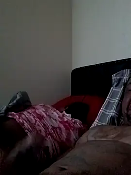 Snapshot of yellowwetfox chatting on 10.25.25 yellowwetfox online show from 10.25.25