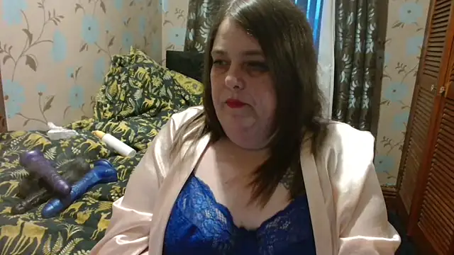 HouseWifeWhore Milf online show from 02.17.26