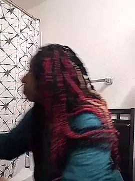 Snapshot of markquanna chatting on 10.19.25 markquanna online show from 10.19.25