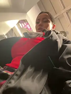 CrazzyChicks online show from 10.26.25