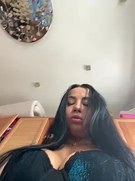 CrazzyChicks online show from 04.20.26