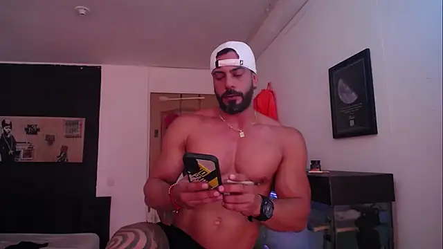 Snapshot of romeolovedark chatting on 01.14.25 romeolovedark online show from 01.14.25