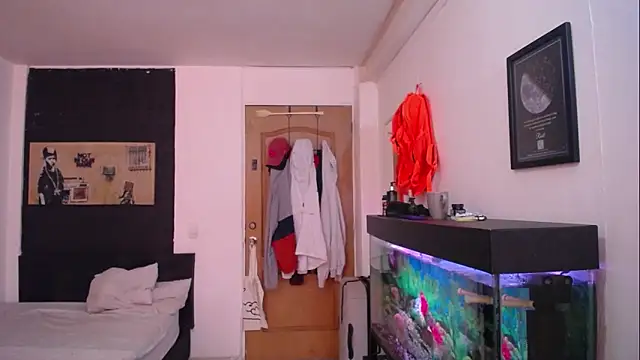 Snapshot of romeolovedark chatting on 01.24.25 romeolovedark online show from 01.24.25