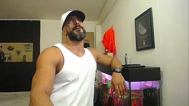 Snapshot of romeolovedark chatting on 03.18.25 romeolovedark online show from 03.18.25