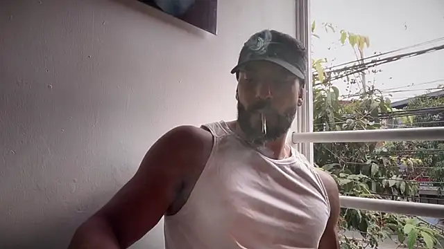 Snapshot of romeolovedark chatting on 10.18.25 romeolovedark online show from 10.18.25