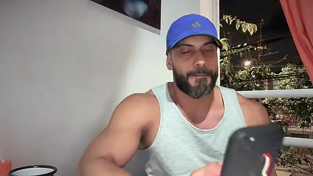 Snapshot of romeolovedark chatting on 11.04.25 romeolovedark online show from 11.04.25