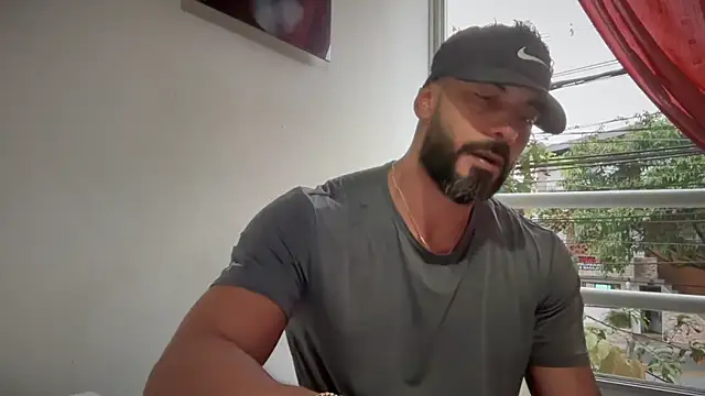 Snapshot of romeolovedark chatting on 11.18.25 romeolovedark online show from 11.18.25