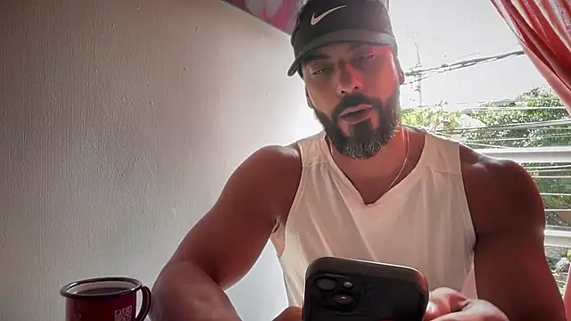 Snapshot of romeolovedark chatting on 11.30.25 romeolovedark online show from 11.30.25