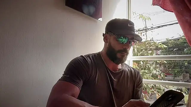 Snapshot of romeolovedark chatting on 12.13.25 romeolovedark online show from 12.13.25