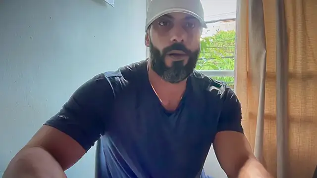 Snapshot of romeolovedark chatting on 06.17.26 romeolovedark online show from 06.17.26