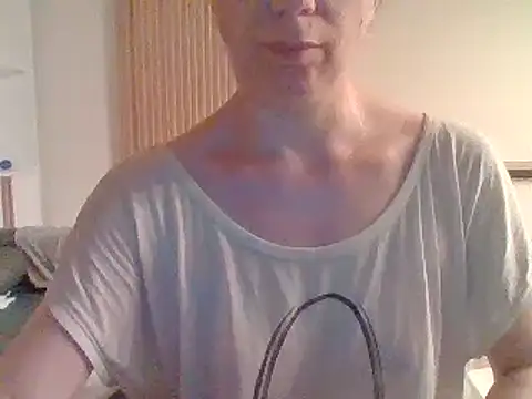 Moi Lina online show from 08.04.26