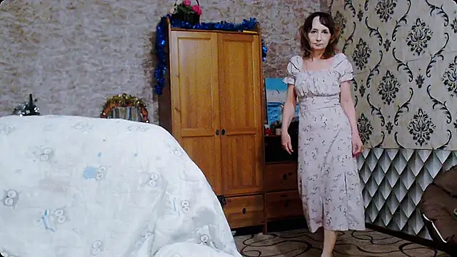 AnnieEltgant online show from 12.26.24