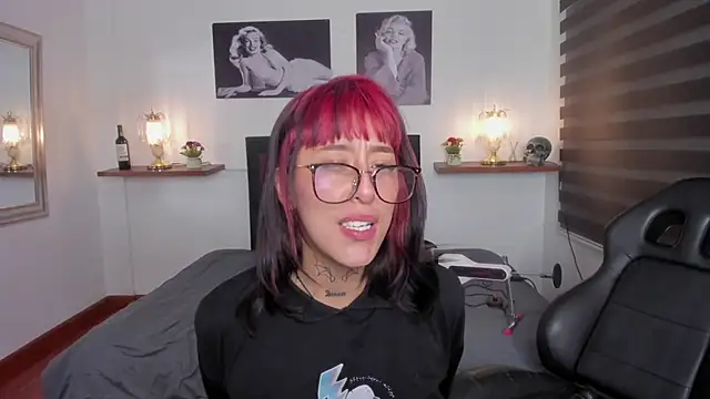 Mariana Joness online show from 02.04.25