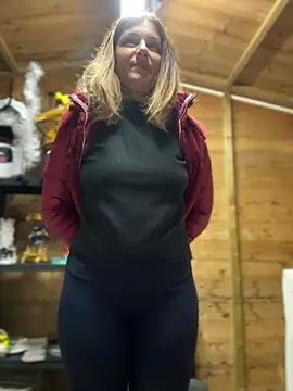 DaisyVibesss online show from 12.08.24