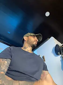 Snapshot of CamiloGray_ chatting on 01.31.25 CamiloGray online show from 01.31.25