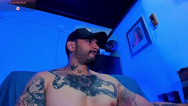 Snapshot of CamiloGray_ chatting on 02.02.25 CamiloGray online show from 02.02.25