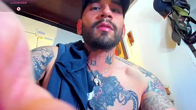 Snapshot of CamiloGray_ chatting on 02.10.25 CamiloGray online show from 02.10.25