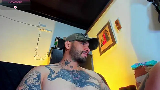 Snapshot of CamiloGray_ chatting on 02.16.25 CamiloGray online show from 02.16.25