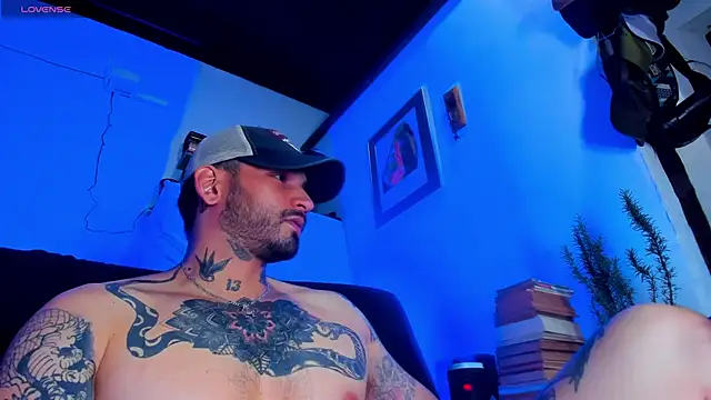 Snapshot of CamiloGray_ chatting on 02.20.25 CamiloGray online show from 02.20.25