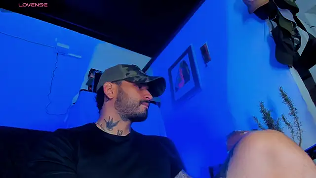 Snapshot of CamiloGray_ chatting on 02.24.25 CamiloGray online show from 02.24.25