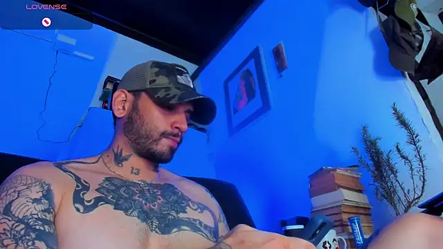 Snapshot of CamiloGray_ chatting on 02.25.25 CamiloGray online show from 02.25.25