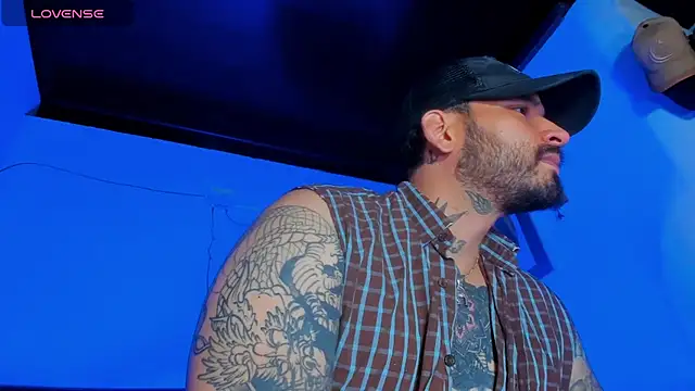 Snapshot of CamiloGray_ chatting on 03.02.25 CamiloGray online show from 03.02.25