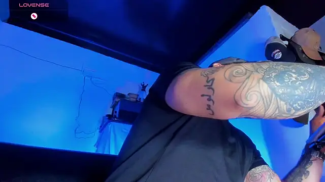 Snapshot of CamiloGray_ chatting on 03.10.25 CamiloGray online show from 03.10.25