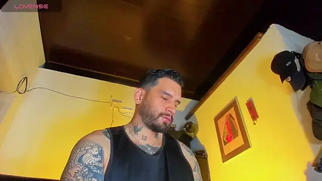 Snapshot of CamiloGray_ chatting on 03.16.25 CamiloGray online show from 03.16.25